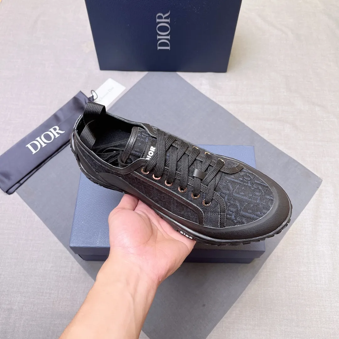 p480 Dior series low-top👟🔥[Dior] Dior's new casual men's shoes are launched in Hong Kong counters. Official website 1:1 production. Original Italian materials. Designed by European and American masters. Perfect shape to create counter quality. Solid color rubber wear-resistant outsole and classic dazzling head! Super versatile and very comfortable. High-end without losing taste, fashionable and novel! ! Absolute focus! Code number: 38-44, two colors available